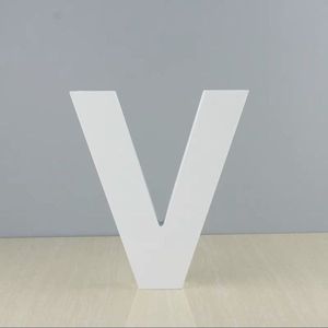 Lettre en bois V blanche, décoration murale 3D pour la maison ou le bureau - Product Image 1