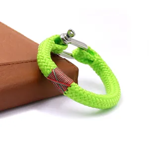 도매 빛나는 녹색 짠 로프 수제 바느질 로고 사용자 정의 Paracord 팔찌 Girs 졸업 선물