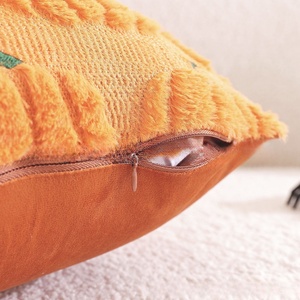 Housses de coussin décoratives en peluche douce 18x18 avec motifs citrouilles d'automne pour décorations de maison de Thanksgiving G25-523 - Product Image 5