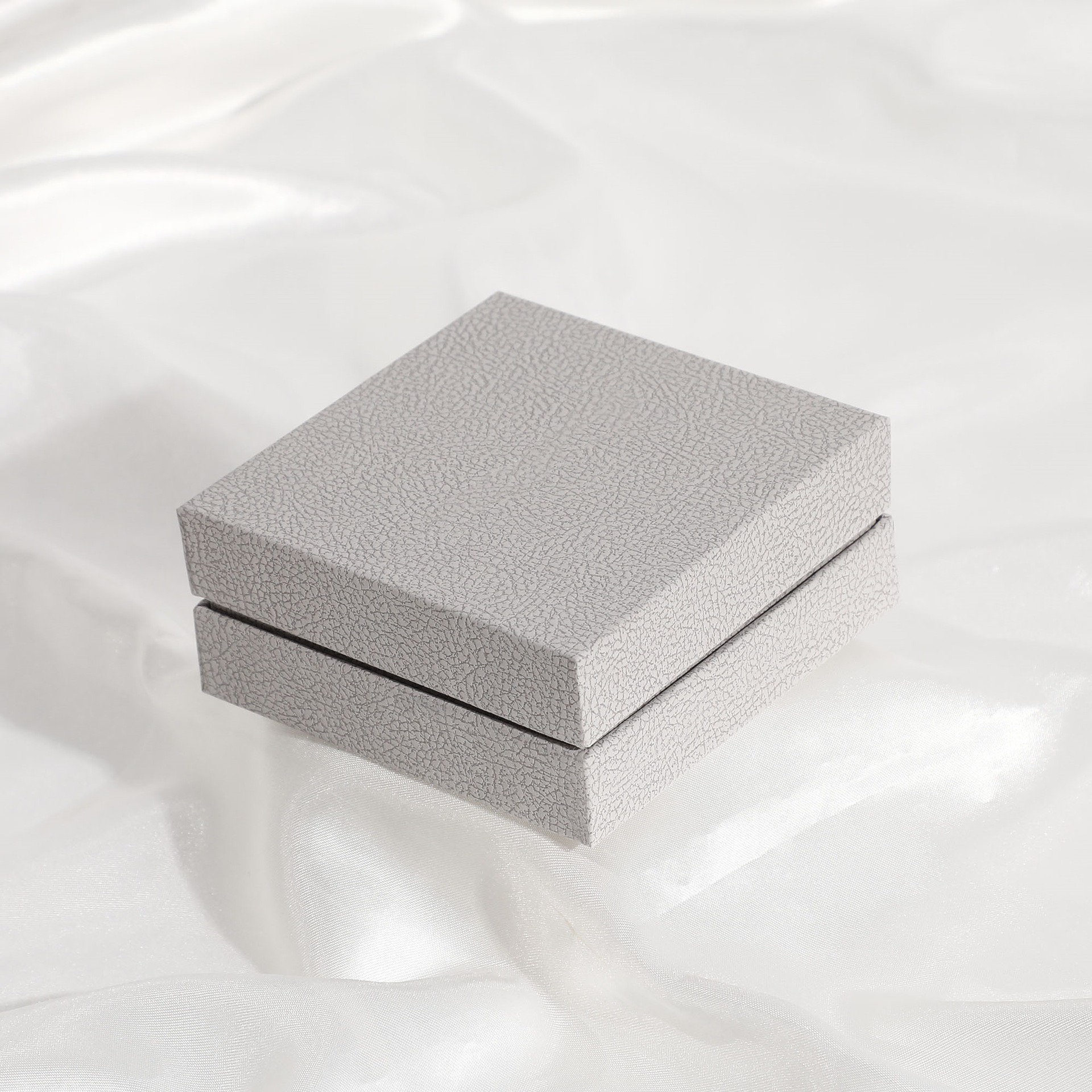 Gray9*9*4CM