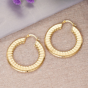 Orecchini a polsino larghi a righe da donna, gioielli minimalisti in metallo alla moda, accessorio di design per l'uso quotidiano - Product Image 6