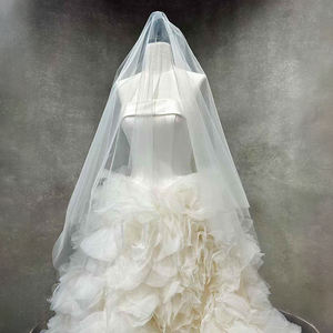 Vestido de Novia Moderno NT64 con Cuello Barco, Encaje, Apliques de Cristal y Flores 3D - Product Image 4