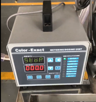 Doseur volumétrique à vis monocouleur à petite capacité pour machine d'injection