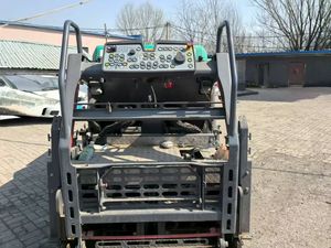 Pavimentadora Vogel Super 800 Mini Alemana de Segunda Mano Original de Alta Calidad - Capacidad de Tolva de 5.8t, Producción de 300t/h, Orugas Duraderas - Product Image 2