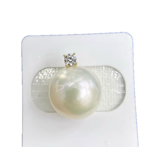 Collier papillon en perles d'eau douce naturelles pour femmes, polyvalent avec une touche délicate, design à trois couches de chaîne - Product Image 5