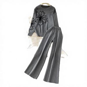 Conjunto de 2 Piezas para Mujer, Estilo Casual para Viajar al Trabajo, Sudadera Tejida Extra Grande con Bordado + Pantalones Anchos de Pierna Recta de Cintura Alta - Product Image 3