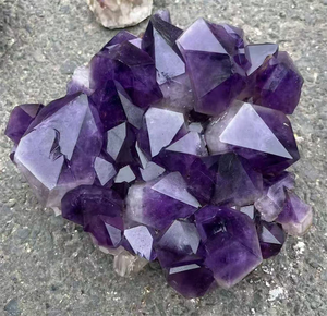 Commercio all'ingrosso naturale <span class=keywords><strong>di</strong></span> ametista <span class=keywords><strong>di</strong></span> cristallo <span class=keywords><strong>di</strong></span> ametista grezza ruvida pietra <span class=keywords><strong>di</strong></span> quarzo pietra regalo <span class=keywords><strong>di</strong></span> fiori per la decorazione <span class=keywords><strong>di</strong></span> Fengshui - Product Image 6