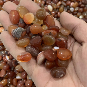 <span class=keywords><strong>Pietra</strong></span> burattata corniola di ghiaia di <span class=keywords><strong>cristallo</strong></span> di agata rossa naturale all'ingrosso all'ingrosso per la decorazione - Product Image 2