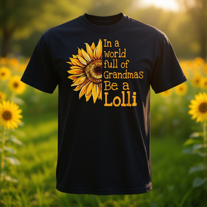 Maglietta speciale per nonna con il design 'In A World Full Of Grandmas Be A Lolli Sunflower' nera - Product Image 3