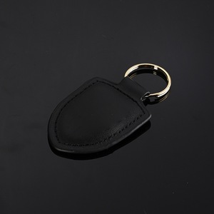 Gantungan kunci mobil Auto logam kulit asli hitam bentuk perisai berbagai warna stok grosir - Product Image 1