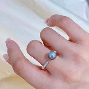 Bague ouverte classique avec perle baroque blanche naturelle de Tahiti, bijou de mode assorti - Product Image 4