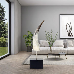 Vaso de Cuerno Vikingo Hecho a Mano, Ecológico y Personalizado, Taza de Cuerno de Búfalo con Color Personalizado, Base de Madera Pulida, Moderno y Elegante - Product Image 1