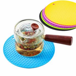 Posavasos Redondo de Silicona Resistente al Calor de 14 cm con Diseño de Panal de Abeja, Mini Base Antideslizante para Tazas - Product Image 1