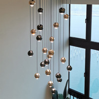 Nouvel arrivage Salon d'hôtel Duplex Loft Long escalier Boule de verre personnalisée de luxe moderne Lustres personnalisés