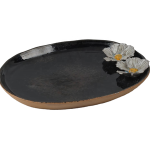 Plato Ovalado de Cerámica Esmaltada en Negro Hecho a Mano con Decoración Floral en 3D |   Plato de Servir Estilo Wabi Sabi para el Hogar y Restaurantes - Product Image 2