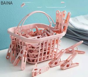 Lot de 30 pinces à linge coupe-vent en plastique pour sous-vêtements et chaussettes avec paniers de rangement, pinces de séchage pour couettes, cintres à vêtements - Product Image 1