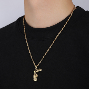 Mythe grec Collier personnalisé PVD plaqué or en acier inoxydable Relief Gravure Victoire Déesse Samothrace Pendentif Collier pour hommes - Product Image 3