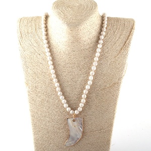 Collar personalizado de moda para mujer, collar de piedra turquesa blanca Natural, collar con colgante de Cruz de Flecha de cuerno de concha Irregular - Product Image 4
