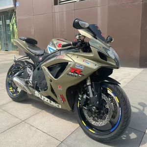 Moto sportive Suzuki GSX600 : Moteur haute performance et maniabilité précise pour des balades palpitantes - Product Image 5