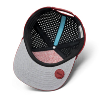 Casquette de baseball personnalisée OEM à séchage rapide, perforée avec patch en caoutchouc, visière plate, résistante à l'eau, pour le sport et les activités de plein air, style snapback