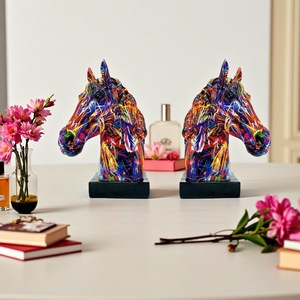 Ornement tête de cheval européen, décoration de bureau à domicile, artisanat créatif, idéal pour les cadeaux de pendaison de crémaillère - Product Image 3