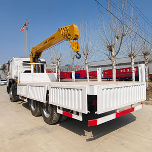 Sinotruk Howo 6x4 a utilisé <span class=keywords><strong>la</strong></span> <span class=keywords><strong>grue</strong></span> de camion avec des composants de noyau pour décharger des remorques de cargaison et de service - Product Image 2