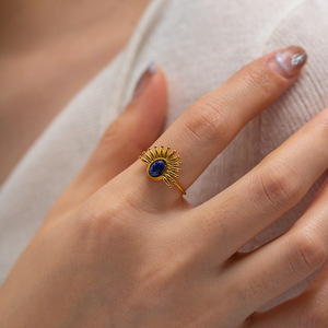 Bague en acier inoxydable plaqué or en forme de fleur avec incrustation de lapis-lazuli pour femme, bijou cadeau - Product Image 4