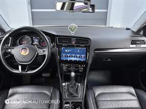 Volkswagen Golf 2015 Diésel Automático Hatchback Excelente Estado Bajo Kilometraje Eficiente en Combustible Auto Compacto con Gran Durabilidad - Product Image 3