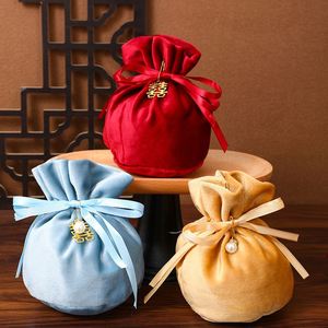 ถุงของขวัญกำมะหยี่แบบมีเชือกผูกสำหรับงานแต่งงาน ใส่ของชำร่วย เช่น เครื่องประดับผม ที่คาดผม เข็มขัด กระเป๋าสตางค์ - ปรับแต่งขนาดและโลโก้ได้ - Product Image 3