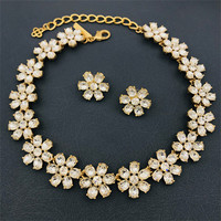 Elegante Europese Amerikaanse Oscar nieuwe modekleurige kristallen temperamentbloemenketting voor jubileum en Valentijnsdag