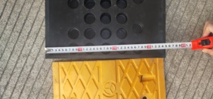Vente en gros usine : Rabattable de vitesse industriel en caoutchouc jaune-noir, carré standard, pour la sécurité routière - Product Image 3