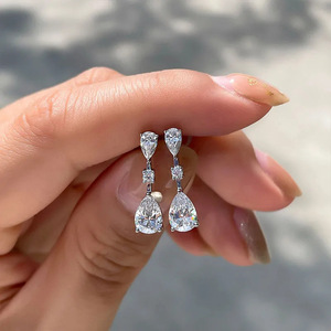 Eleganti Orecchini a Goccia per Donne, Gioielli Chic per Spose e Matrimoni - Product Image 1