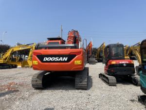 Excavadora de orugas Doosan DX225 usada original de Corea con caja de cambios de bomba de motor y subasta de 500 horas de - Product Image 4