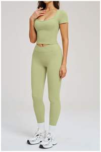 Conjunto de yoga para mujer: Top de manga corta y leggings de yoga de cintura alta con corte en V, ideales para gimnasio, correr, entrenamiento y actividades deportivas. - Product Image 4