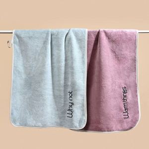 Serviette de toilette en microfibre personnalisée 80% polyester 20% polyamide pour le nettoyage du visage, séchage rapide, avec broderie et crochet - Product Image 4