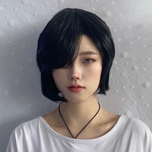 Perruque <span class=keywords><strong>Courte</strong></span> Bobo à <span class=keywords><strong>Frange</strong></span> Oblique pour Femme, Tendance Européenne et Américaine, en Fibre Haute Température, Vente en Gros Usine pour le Commerce International - Product Image 1