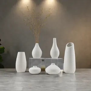 Moderne weiße matte Porzellanvase 10 * 10 * 7 cm Größe beliebtes Design für den täglichen Gebrauch und Tischmontage