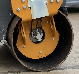 Mini rouleau compresseur hydraulique vibratoire de 0,3 tonne, rouleau vibratoire à double tambour de 1,2 tonne, machine de compactage d'asphalte, moteur EPA 9,7 kW - Product Image 5