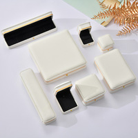 Boîte d'emballage de bijoux en cuir PU souple de luxe OEM, boîtes personnalisées pour ensembles de bijoux avec logo pour bague, boucles d'oreilles, collier