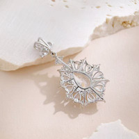 Collier Pendentif Femme en Platine Pt950 avec Diamant de Laboratoire Brillant en Forme de Goutte et Couronne Florale de Luxe