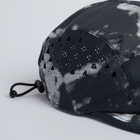Casquette 5 Panneaux "Camper" Non Structurée Personnalisable avec Logo, Légère, en Nylon Imperméable, Trous Découpés au Laser, Style Snapback pour la Course