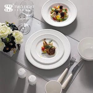 Luxe Bone China Embossing Witte Bulk Keramiek Met Kralen Diner Oplader Borden Voor Feest Hotel Trouwkom Beker Diner Set