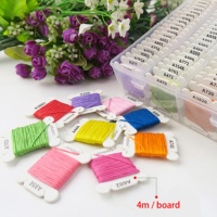 Kit de fil à broder 80 couleurs Kit de bracelets en fil de coton Fil à broder pour bricolage Rangement de couture avec boîte de rangement