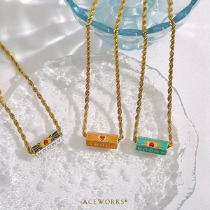 สร้อยคอทรงหลอดอามูร์ |   สร้อยคอเชือกสแตนเลสสตีลชุบทอง 18K PVD พร้อมจี้เคลือบสีรูปหกเหลี่ยม |   ซันเบิร์สท อีวิลอาย อาเมอร์ รัก - Product Image 3