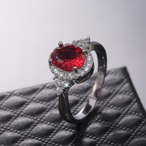 Đồ Trang Sức Lớn Màu Đỏ Hình Bầu Dục Đá Quý Vòng Sáng Lãng Mạn <span class=keywords><strong>Ruby</strong></span> CZ Nhẫn Ra mắt Cô Gái Phụ Nữ Đẹp Màu Đỏ Zircon Nhẫn Cô Gái - Product Image 4