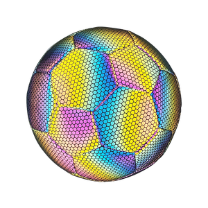 Balón de Fútbol Reflectante Holográfico Tamaño 5, Balón Brillante Reflectante para Juegos Nocturnos y Entrenamiento, Cuero PU Resistente - Product Image 2