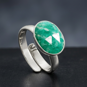 Anillo Étnico de Plata de Ley 925 Hecho a Mano con Esmeralda Natural Ovalada y Baño de Oro para Bodas y Fiestas - Product Image 3