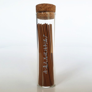 Varillas de incienso de madera de agar y sándalo de Tianjing en tubo de vidrio transparente de 10g, origen Nantong Jiangsu. - Product Image 1