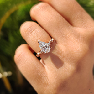 Bague en diamant de laboratoire contemporain de qualité supérieure, bande simple, pierre précieuse étincelante, idéale pour les occasions élégantes, bijoux raffinés - Product Image 2