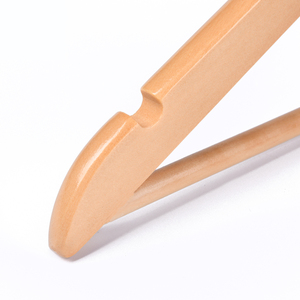 Cintres d'hôtel en bois <span class=keywords><strong>antivol</strong></span> personnalisés pour pantalons et jupes Clips métalliques antidérapants Rangement de vêtements de garde-robe moderne à un niveau - Product Image 3